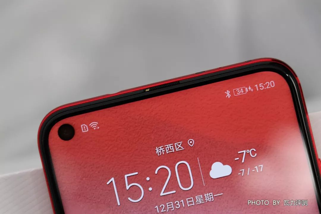 HUAWEI HONOR V20の受話器の配置