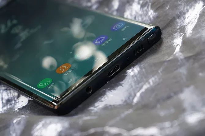 Galaxy　Note9のエッジデザイン