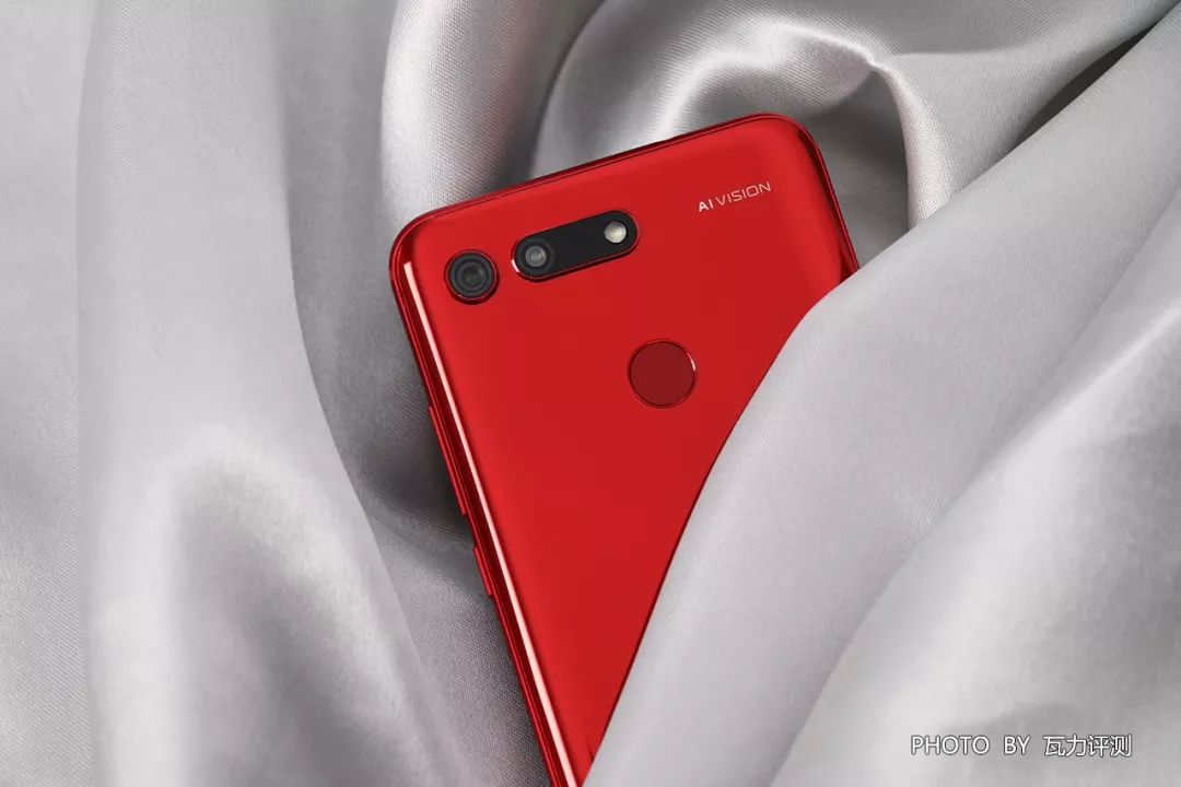 HUAWEI HONOR V20のデュアルカメラ