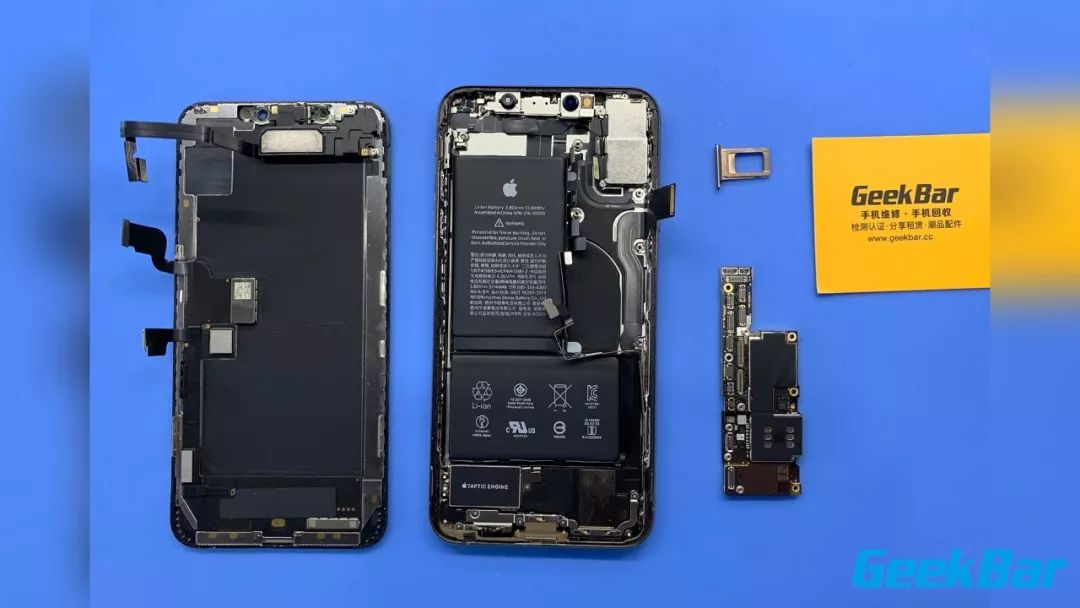 メインボードを取り外します。