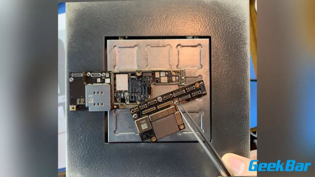 メインボードを各層に分けます。