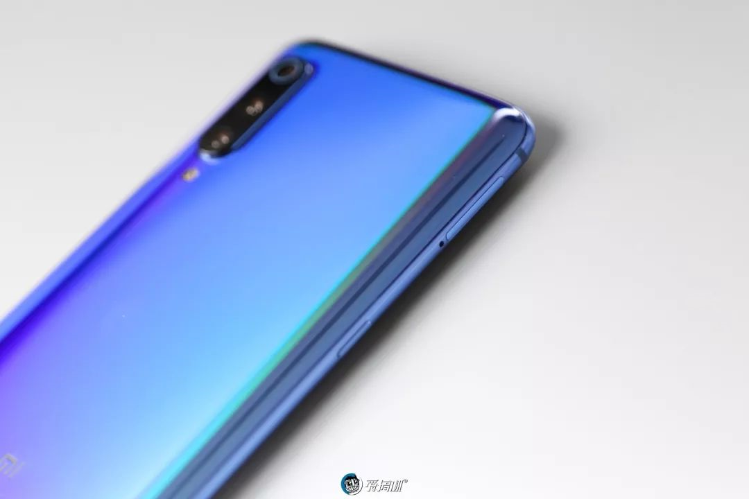 シャオミ9の厚さ