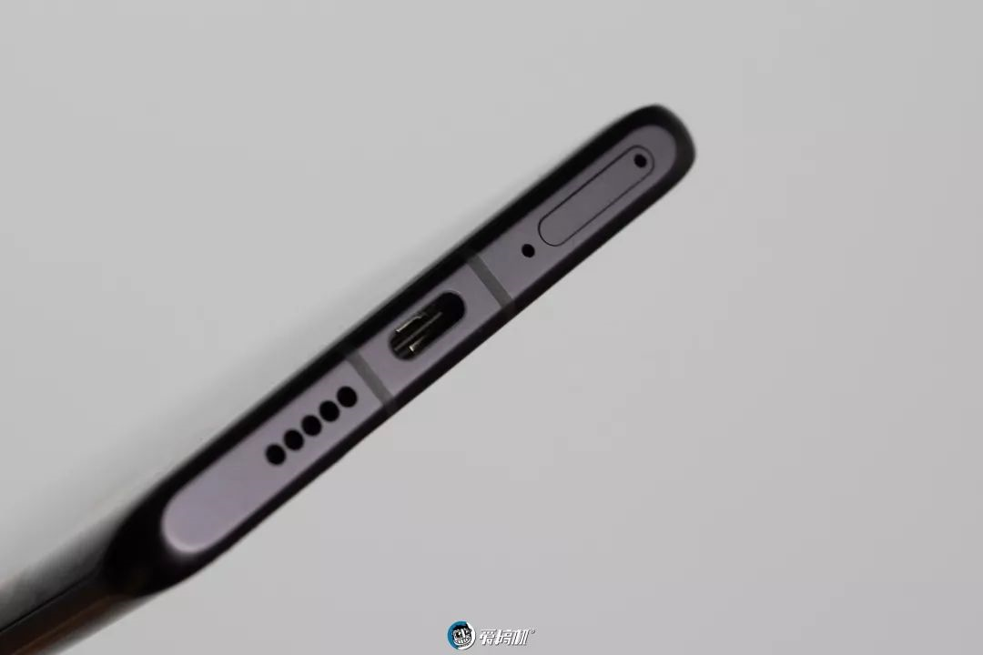 HUAWEI P30 Proの底部