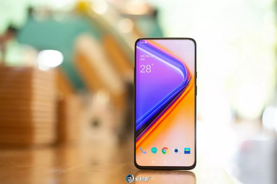 OnePlus 7 Proの外観デザインやディスプレイ|OnePlus 7 Proレビュー