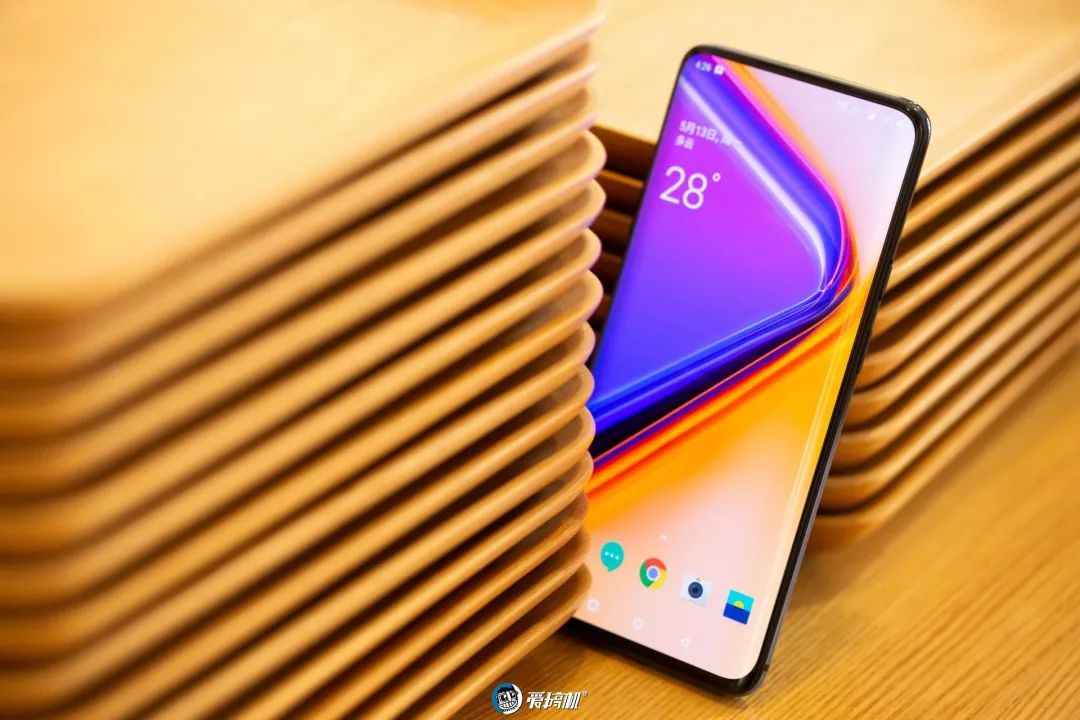 OnePlus 7 Proの外観デザインやディスプレイ|OnePlus 7 Proレビュー