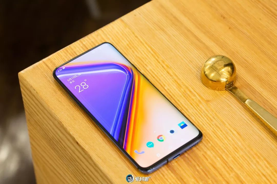 OnePlus 7 Proの外観デザインやディスプレイ|OnePlus 7 Proレビュー