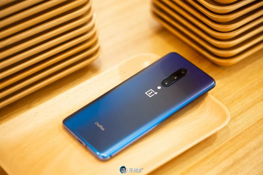 OnePlus 7 Pro のバックデザイン|OnePlus 7 Proレビュー