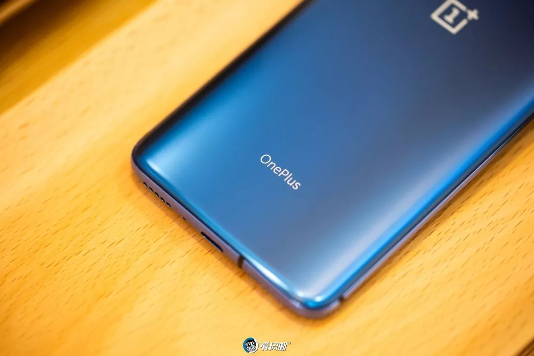 OnePlus 7 Proのバックデザイン|OnePlus 7 Proレビュー