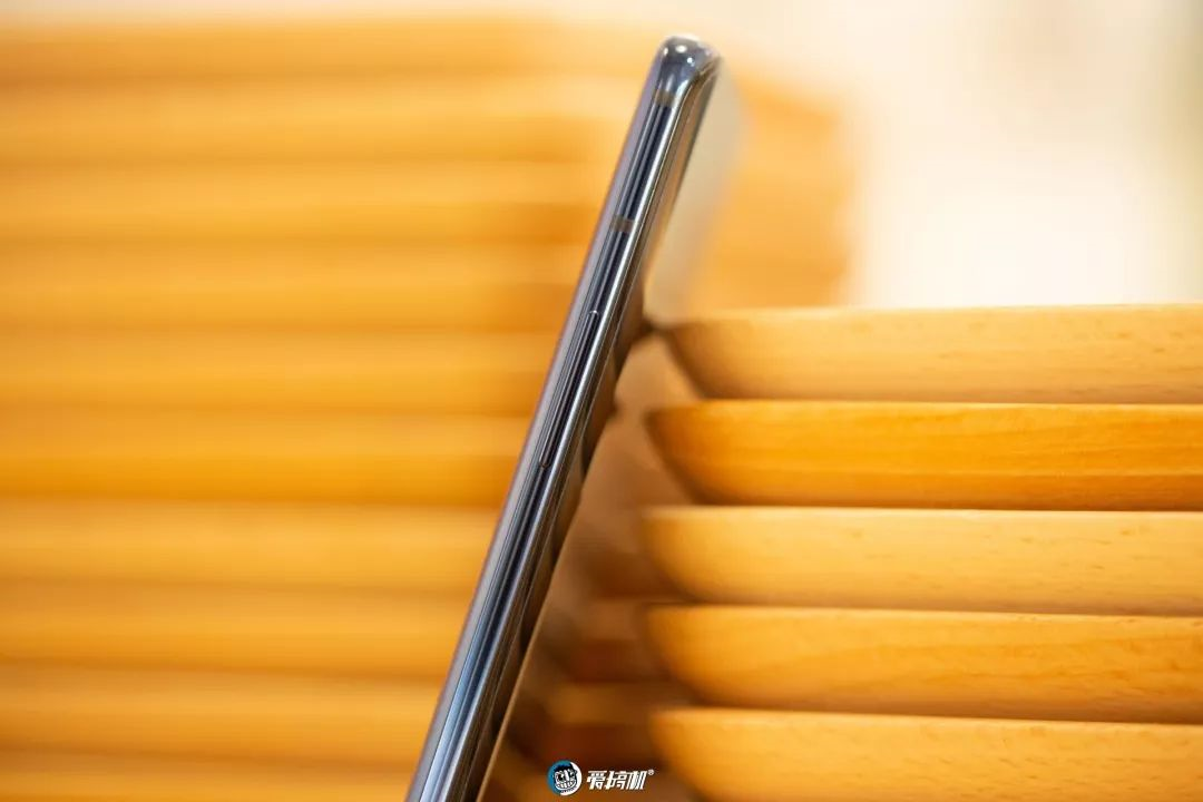 OnePlus 7 Pro のフレームザイン|OnePlus 7 Proレビュー