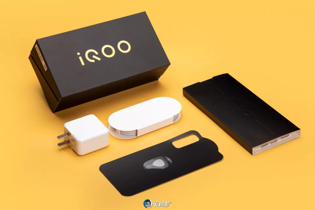 iQOO Neo の付属品