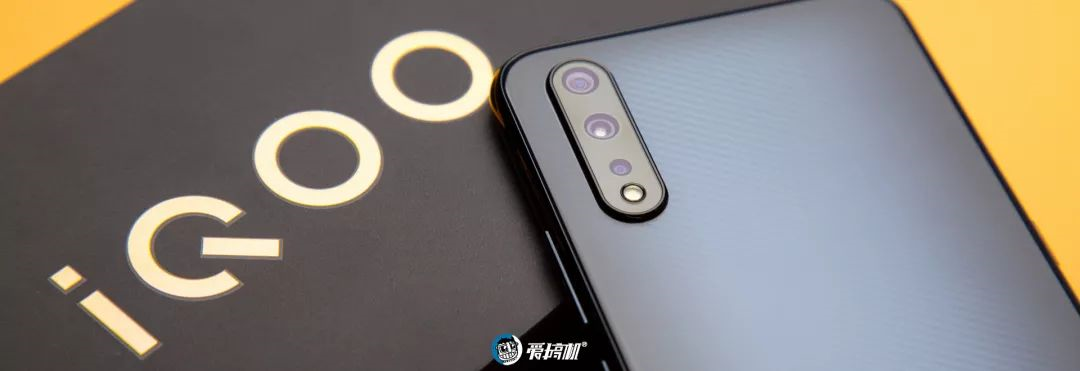 iQoo Neoトリプルカメラデザイン