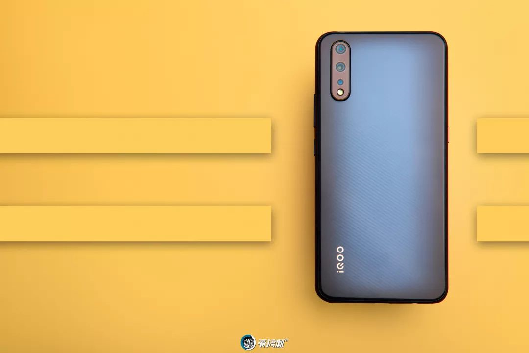 iQoo Neo　背面デザイン