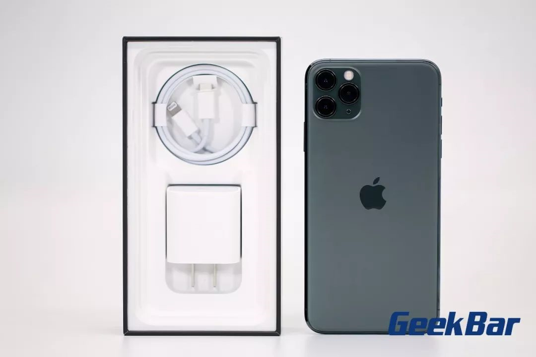 iPhone11 Pro Max̩の付属品