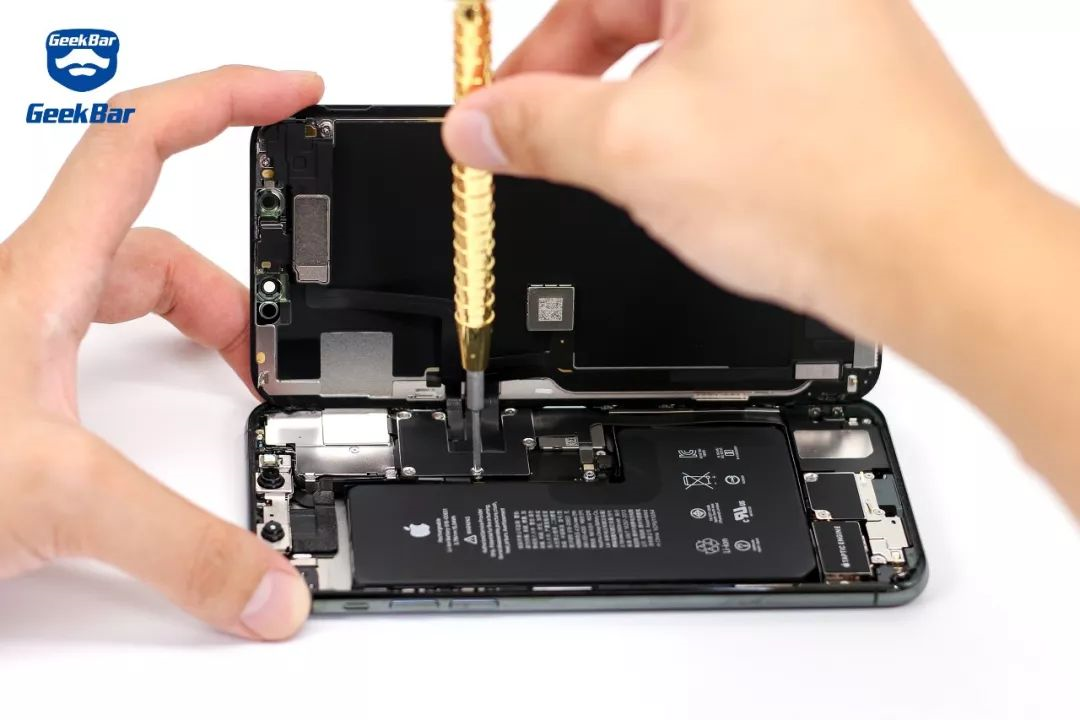 固定パネルを外します。