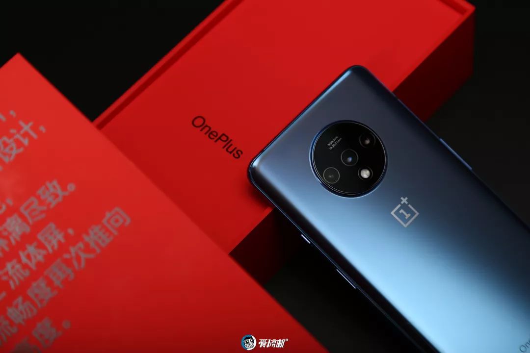 OnePlus 7T アウトカメラデザイン|OnePlus 7T レビュー
