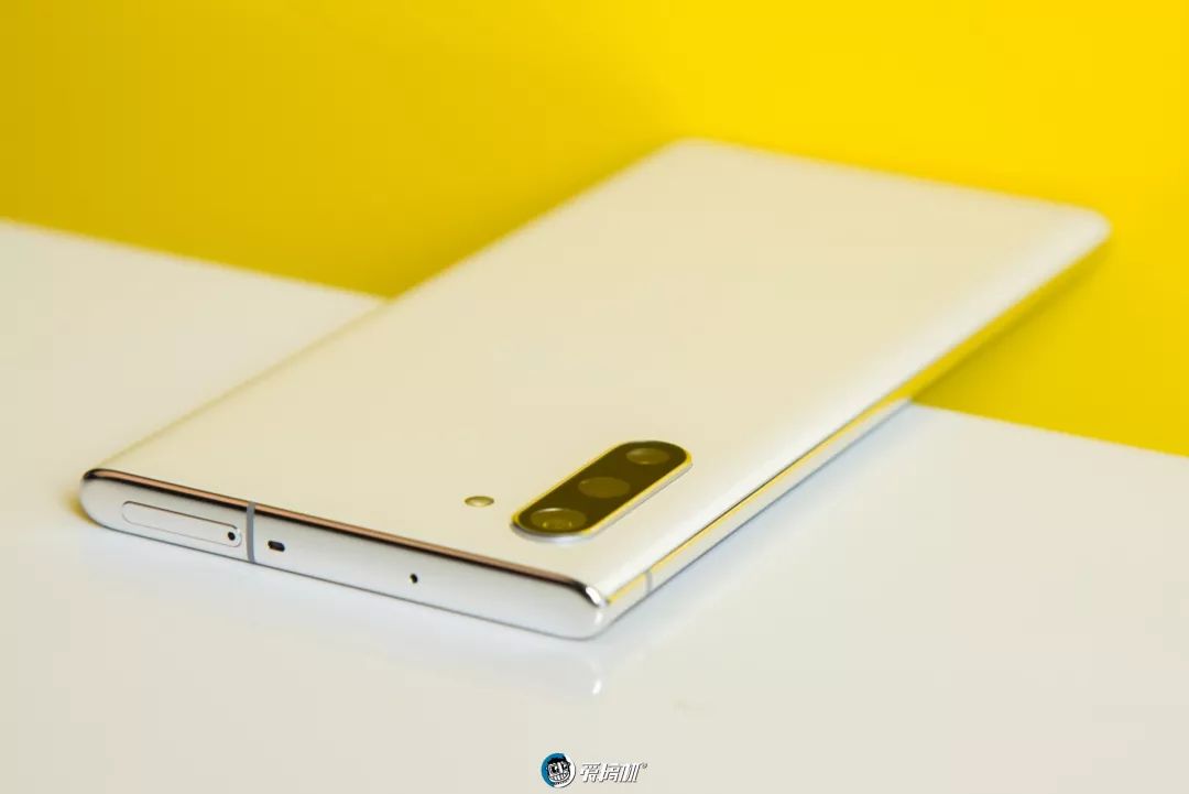 Galaxy Note10+ 背面デザイン