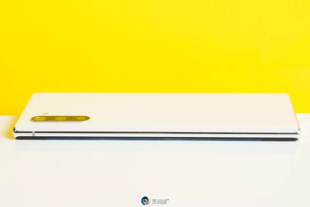 Galaxy Note10+ 側面デザイン