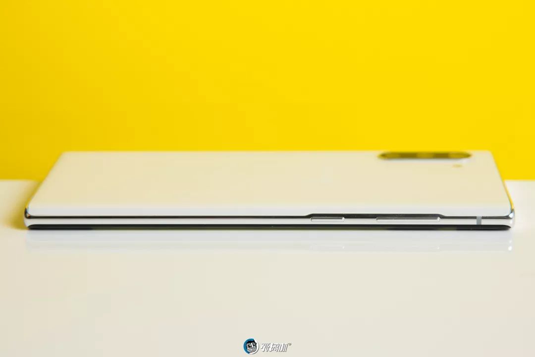 Galaxy Note10+ 側面デザイン