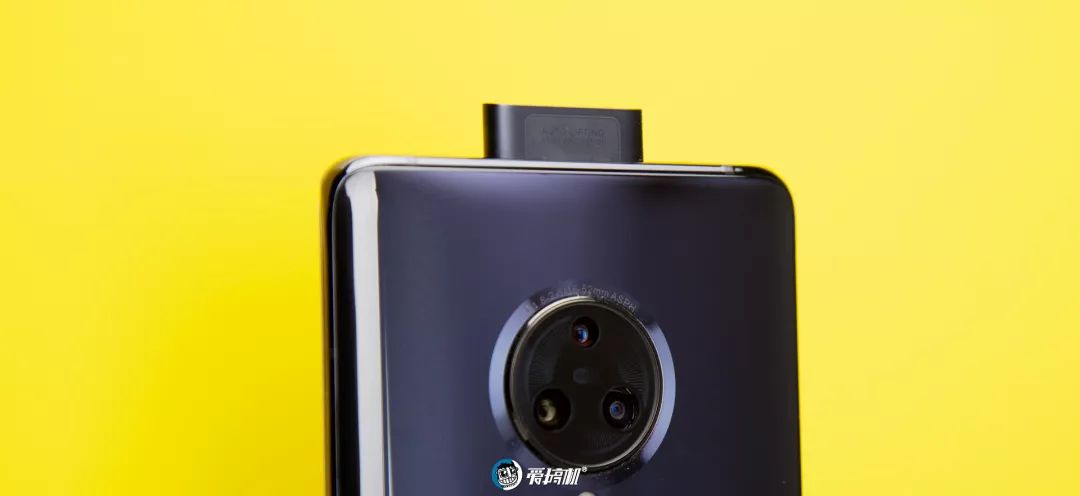 ポップアップ式フロントカメラ