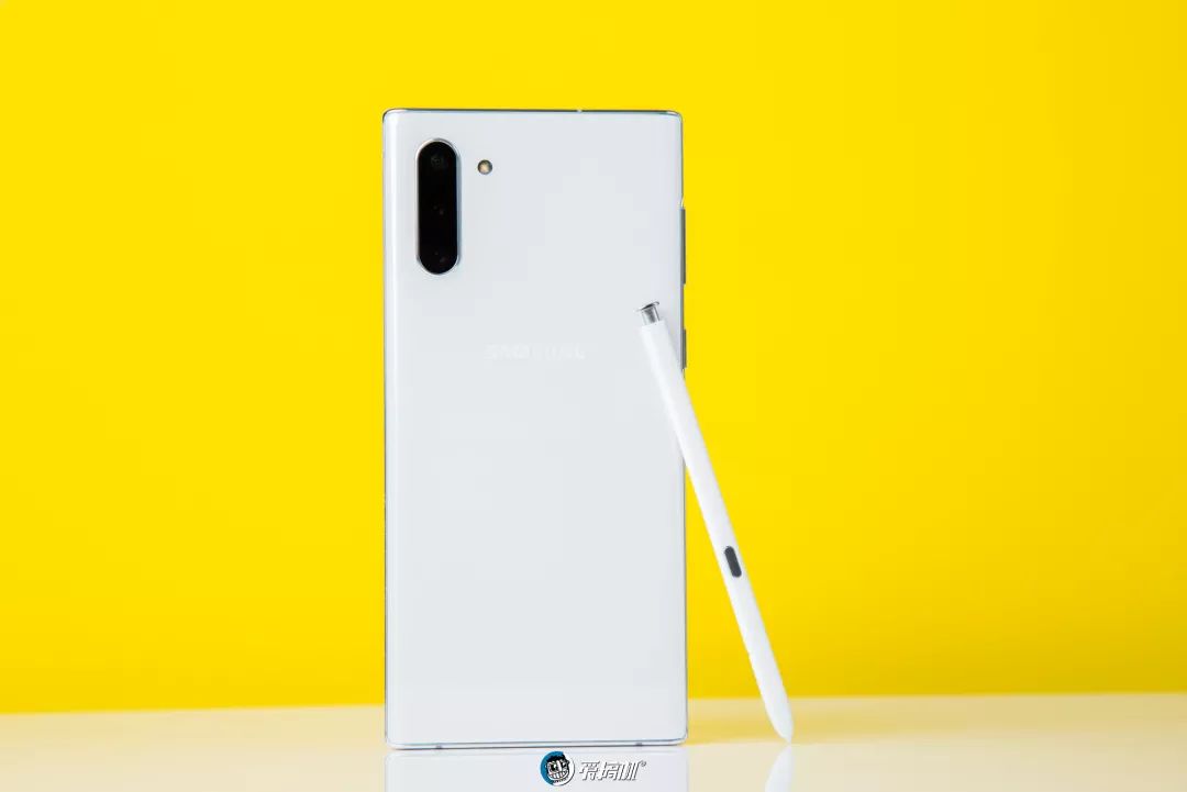 Samsung Galaxy Note 10 ホワイト 本体 Galaxy Note10+ レビュー：ディスプレイは最大の難点か？ | Amemobaの