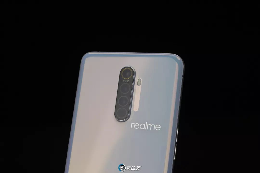 カメラモジュールとロゴ