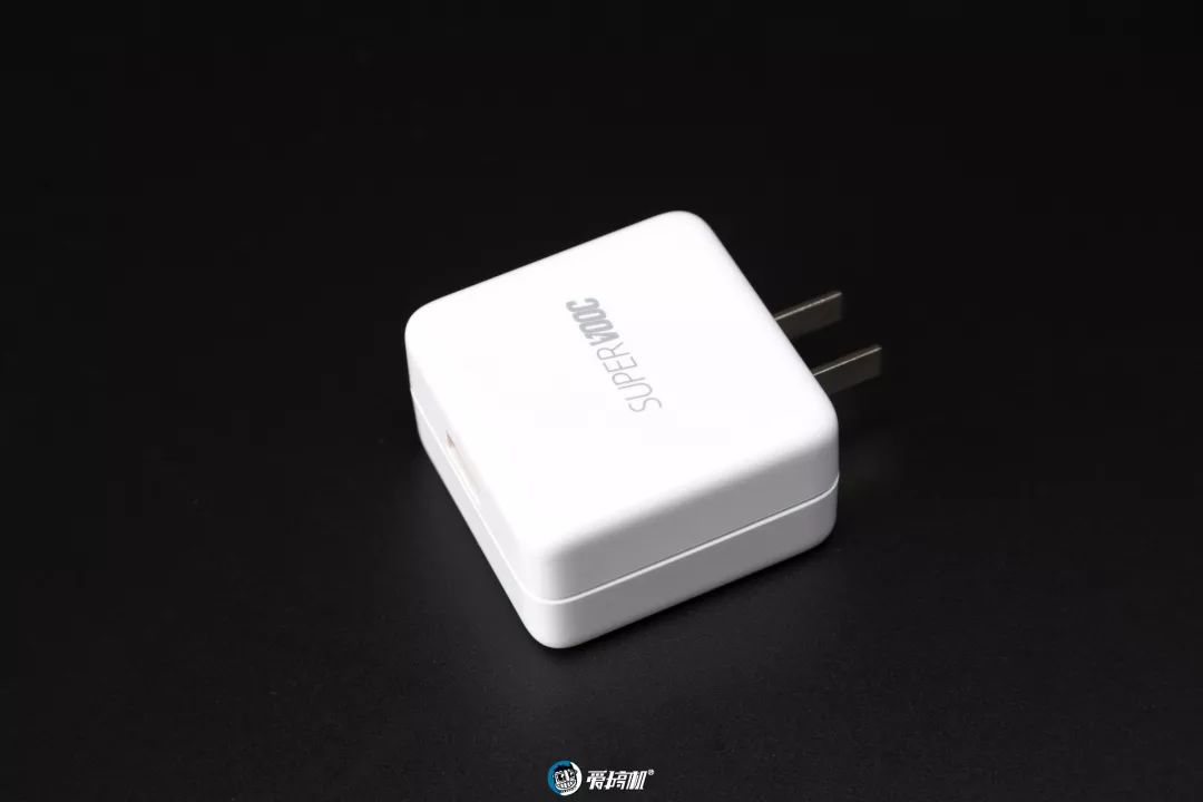 充電アダプター