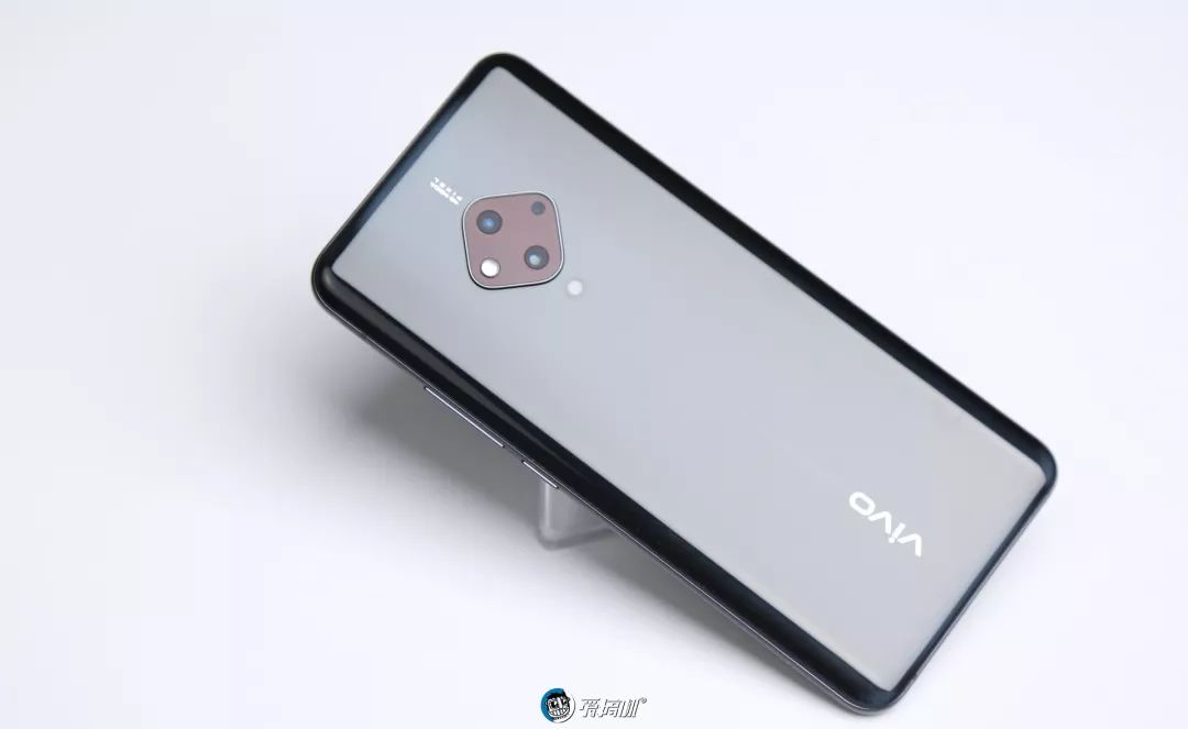 VIVO S5 菱形カメラ