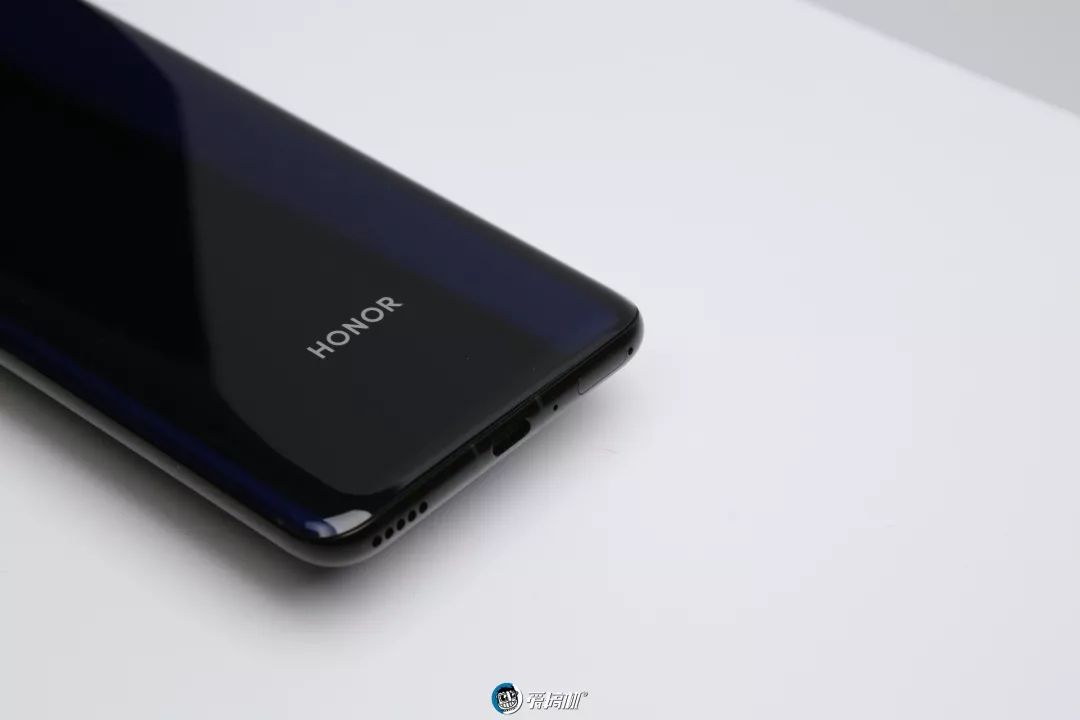 HONOR V30 Pro 充電ジャック