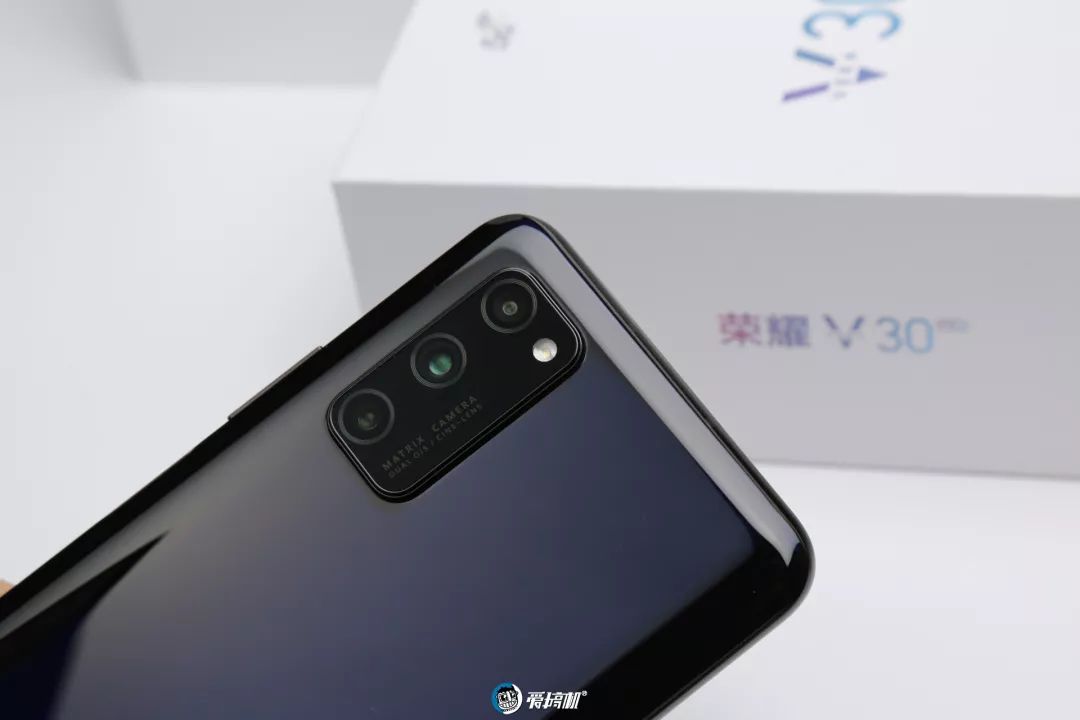 HONOR V30 Pro アウトカメラ