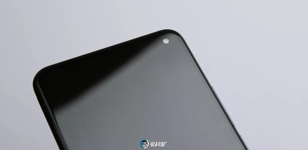 VIVO S5 インカメラホール