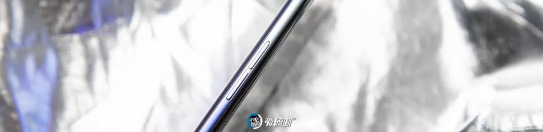 OPPO Reno3 Pro 5Gボリュームボタン