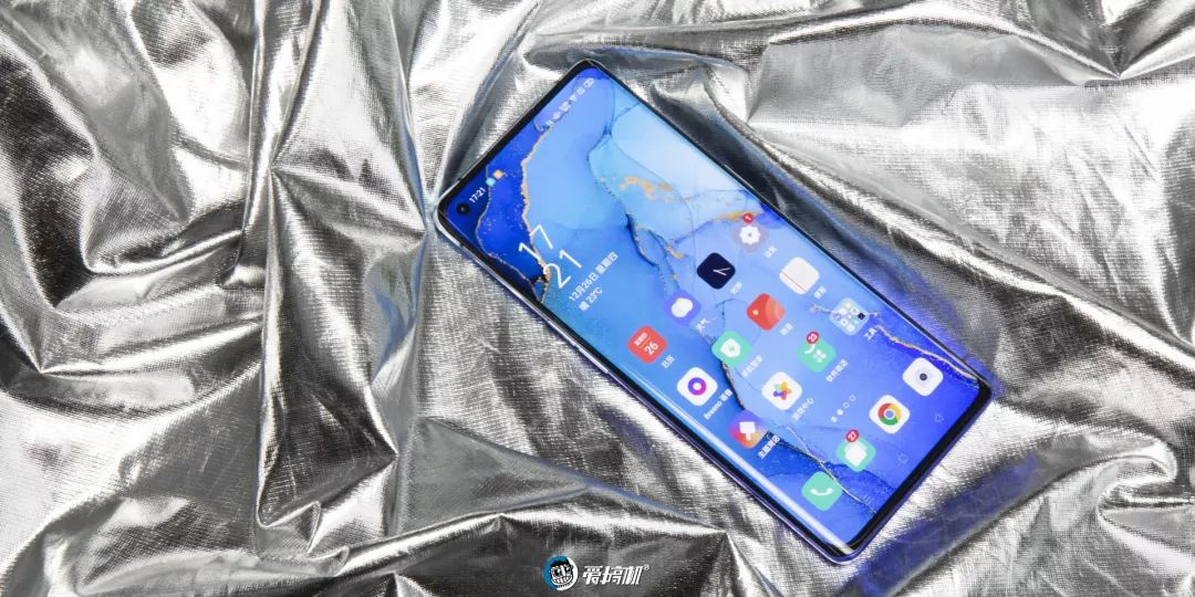 OPPO Reno3 Pro 5Gのディスプレイ