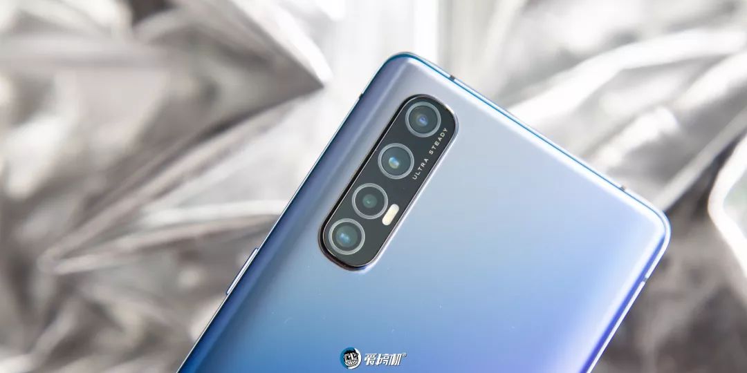 OPPO Reno3 Pro 5G 4つのカメラモジュール