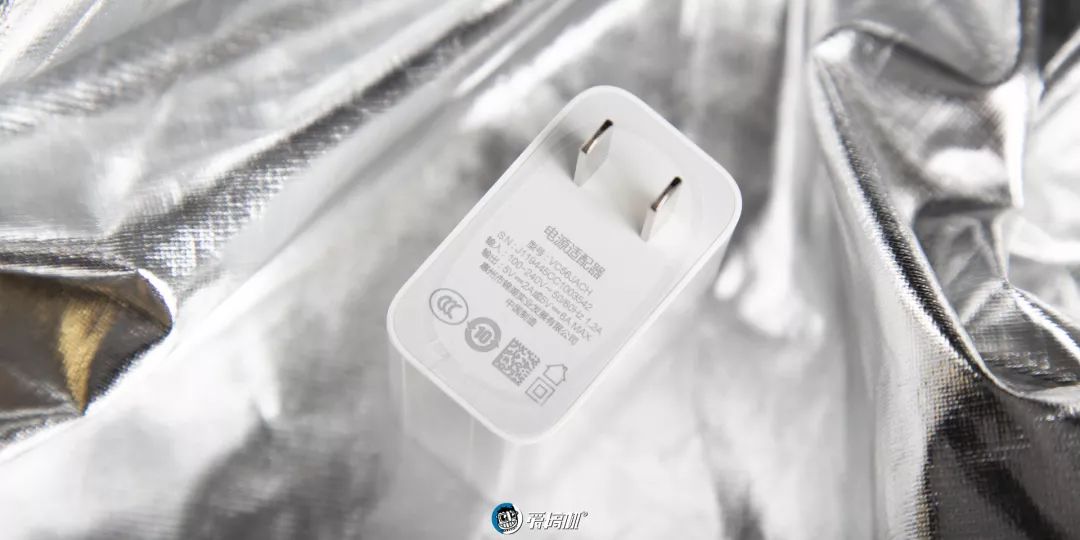 30WのVOOC4.0 充電アダプター